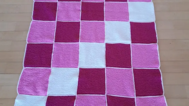 Decke Strickgruppe - Rosmarie Schätzle (Foto: Rosmarie Schätzle) Decke Strickgruppe - Rosmarie Schätzle (Foto: Rosmarie Schätzle)