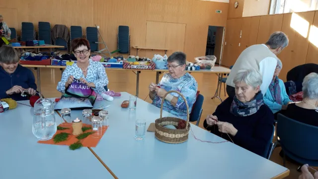Strickgruppe 2- Rosmarie Schätzle (Foto: Rosmarie Schätzle) Strickgruppe 2- Rosmarie Schätzle (Foto: Rosmarie Schätzle)